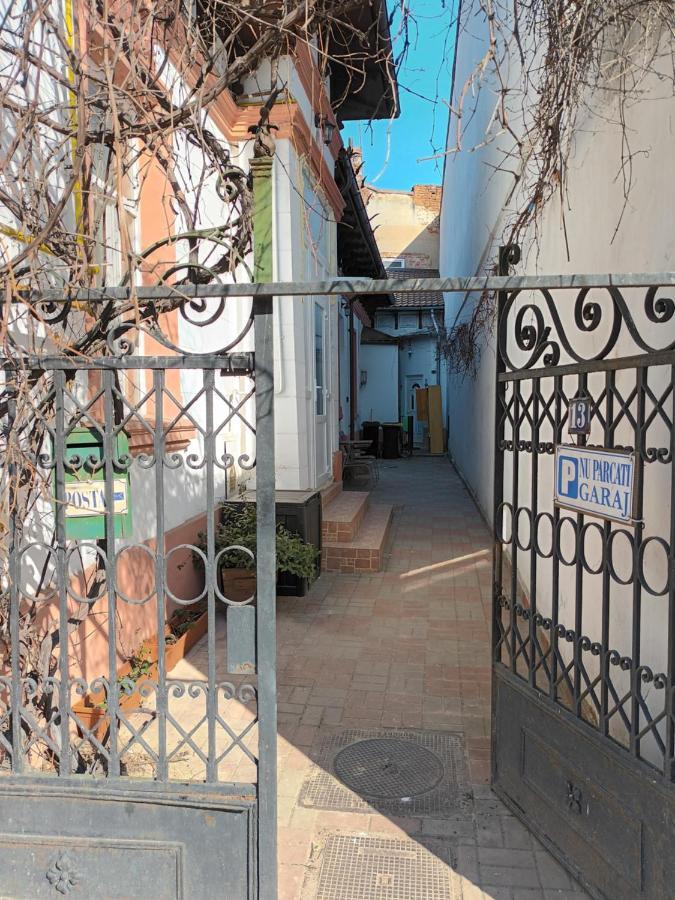 Appartamento Casa Liveni Bucarest Esterno foto