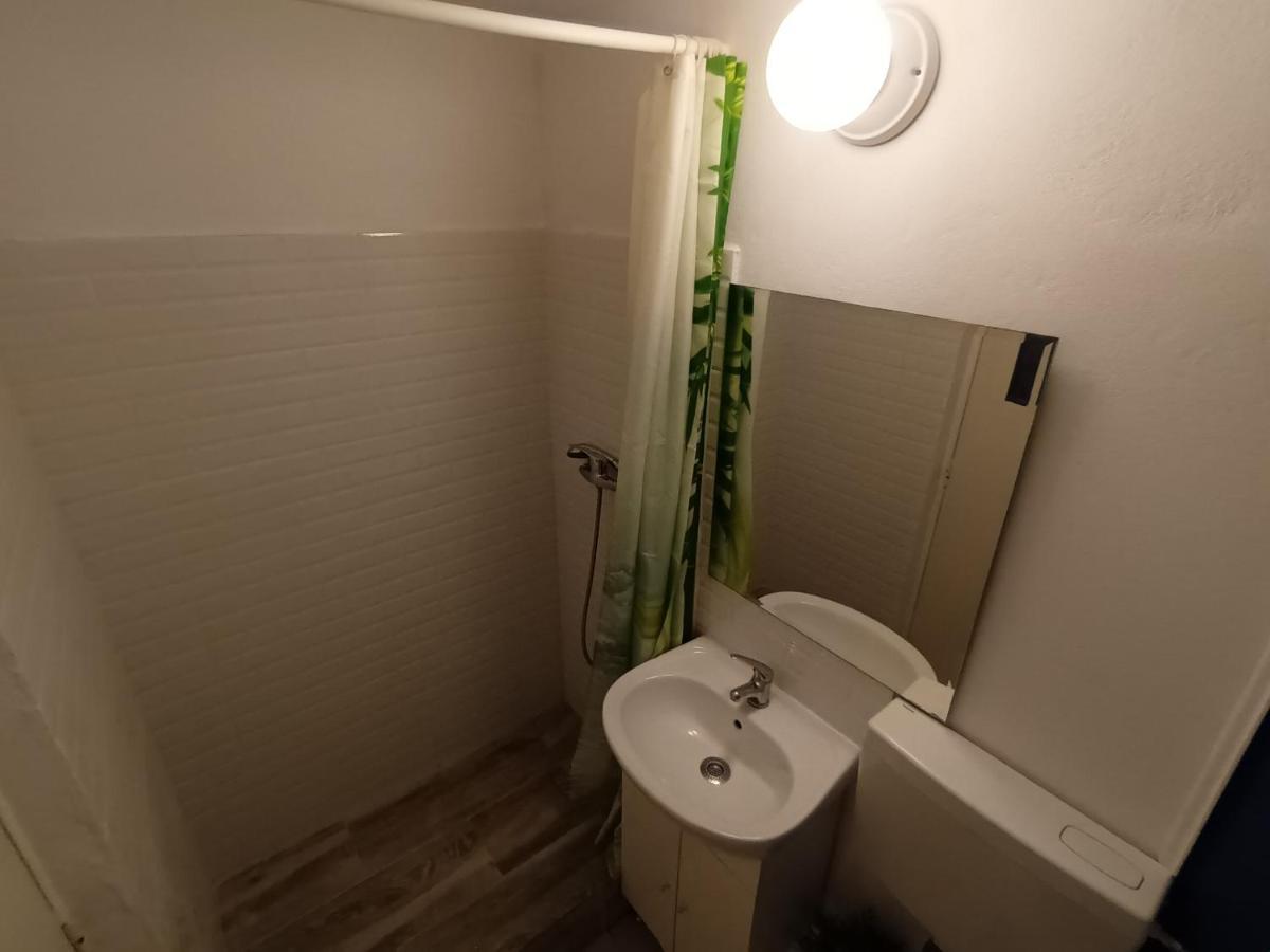 Appartamento Casa Liveni Bucarest Esterno foto