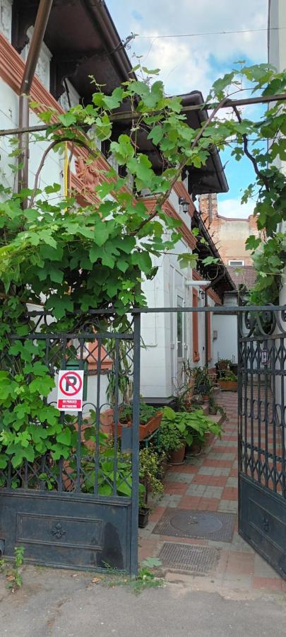 Appartamento Casa Liveni Bucarest Esterno foto