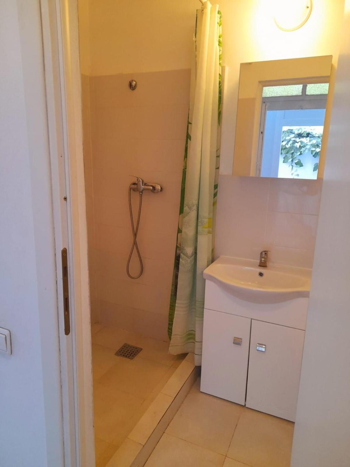 Appartamento Casa Liveni Bucarest Esterno foto