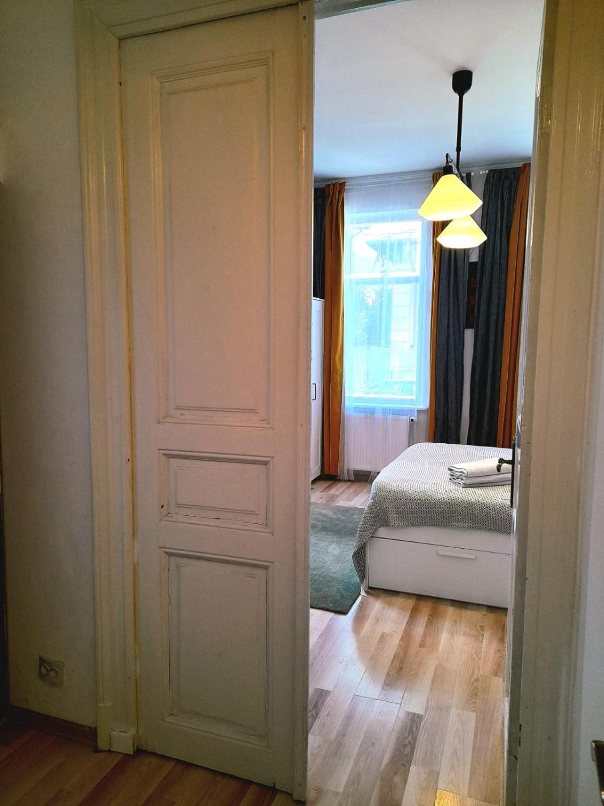 Appartamento Casa Liveni Bucarest Esterno foto