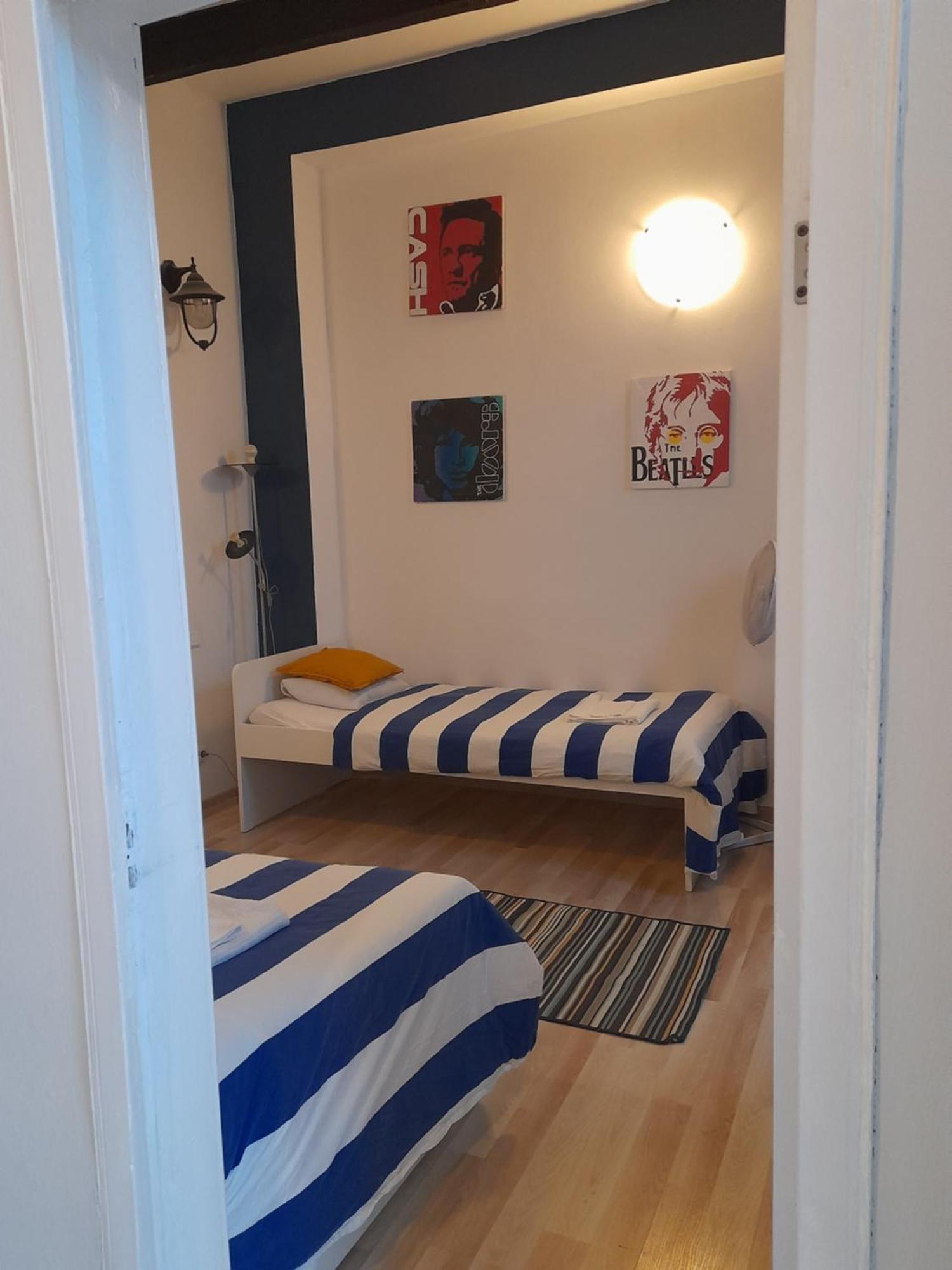 Appartamento Casa Liveni Bucarest Esterno foto